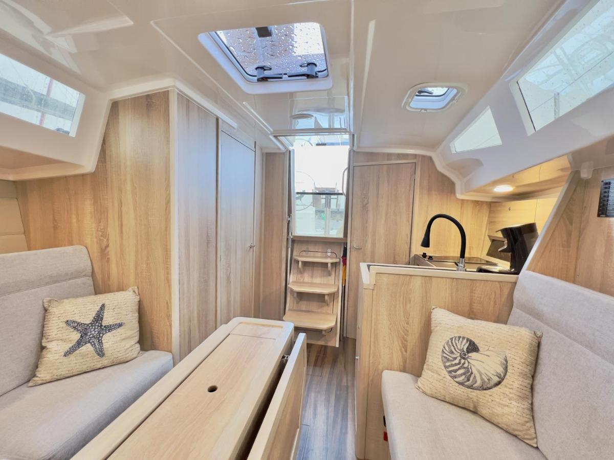 Hotel Hausboot Segelyacht Nui Burgtiefe auf Fehmarn Exterior foto